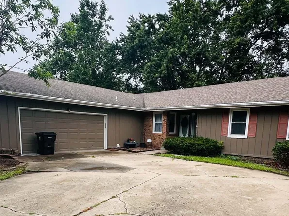 2921 SW Lincolnshire Rd, Topeka, KS 66614
