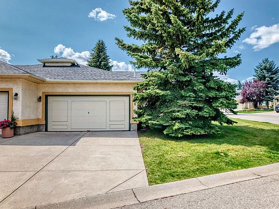 2nd image of 8 E Sunlake Close SE