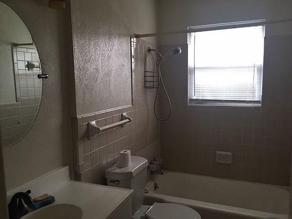 4th image of 2621 14th St APT A