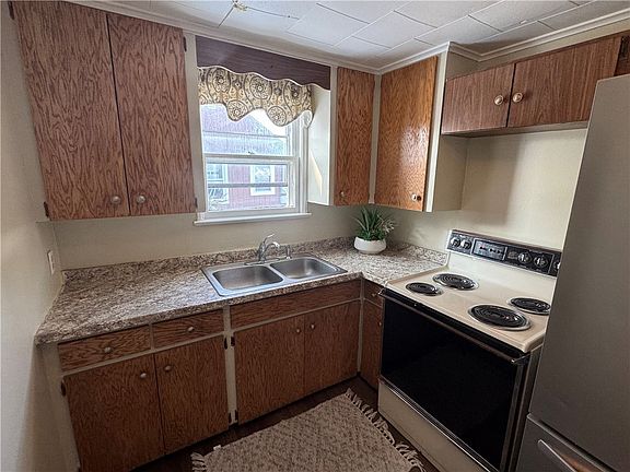 3rd image of 161 Jordan Ave