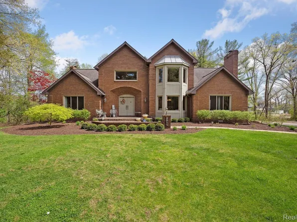 3311 Merrow Ln, Howell, MI 48843