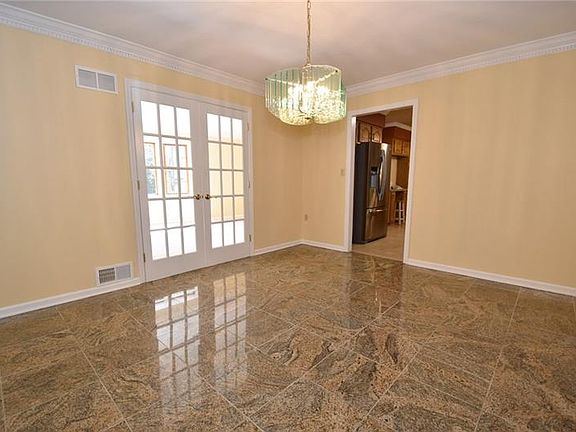 5th image of 225 Valley Park Dr