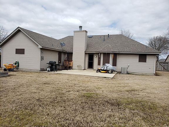3rd image of 507 Fair Oaks Cir