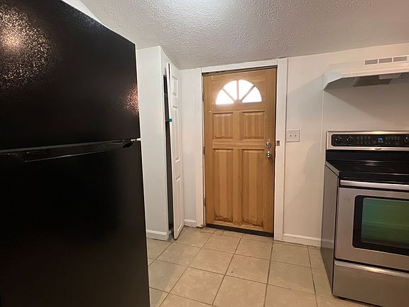 5th image of 142 N Russell St #142.5