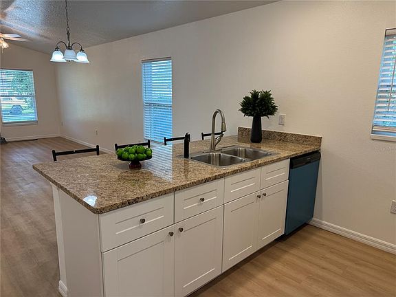 4th image of 515 SW 15th Ave
