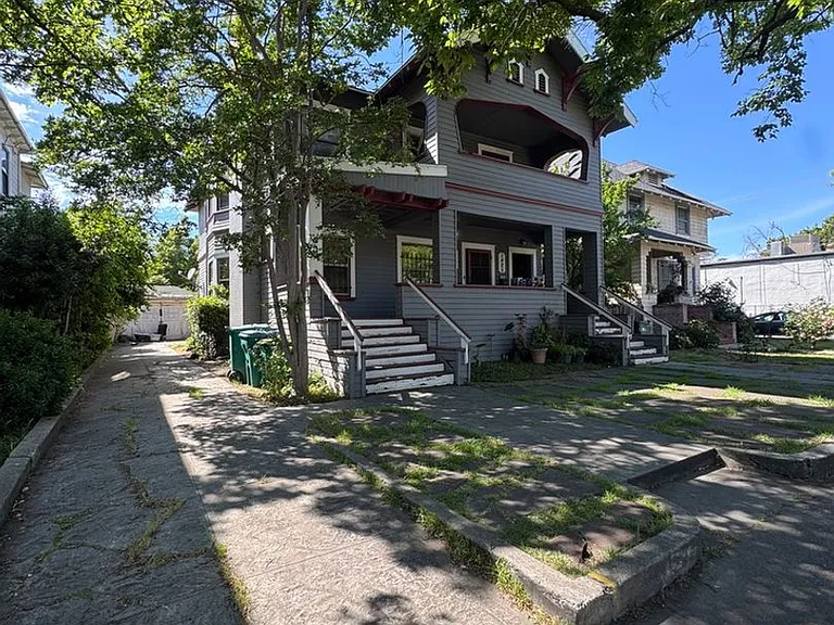 1423 N San Joaquin St — Photo 1