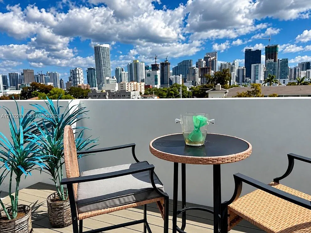 Brickell Eight — Photo 3