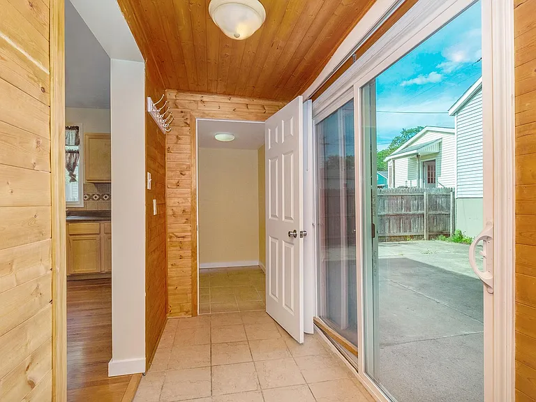 960 Pine Ave NW — Photo 13