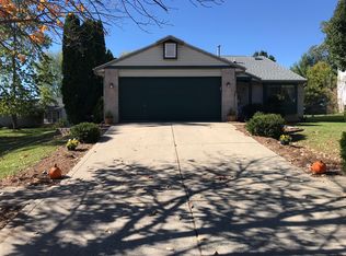 2720 S Pine Meadows Dr, Bloomington, IN 47403