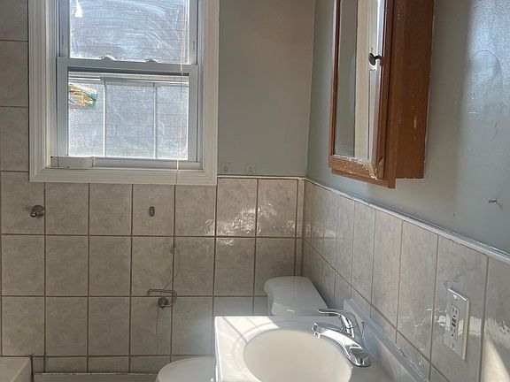 4th image of 231 Rhode Island Ave Floor 2