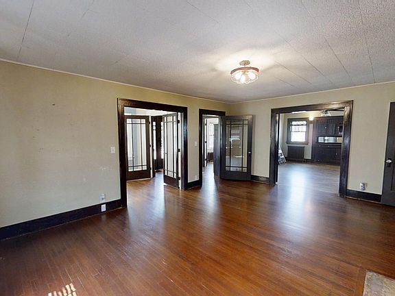 2nd image of 467 Cy Ave