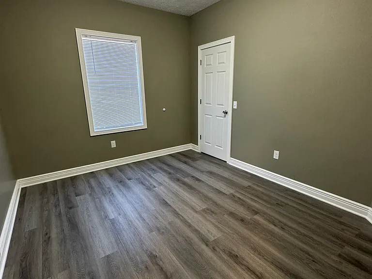 934 E Washington St — Photo 13