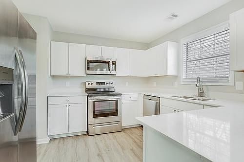 4th image of 3833 Cain Mill Dr