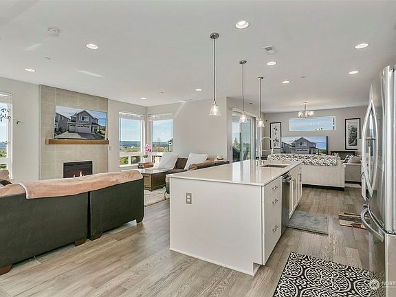 5th image of 4028 60th Avenue NE