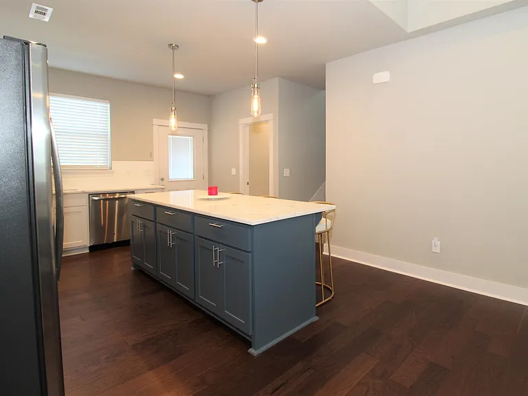 2047 S Florida Way — Photo 6
