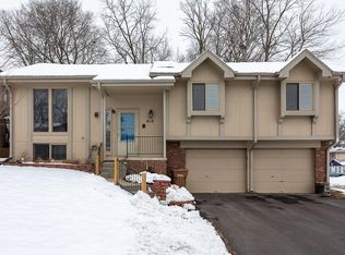 416 Sullivan Cir, Bellevue, NE 68005