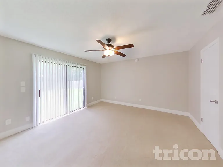 554 Peregrine Ct — Photo 7