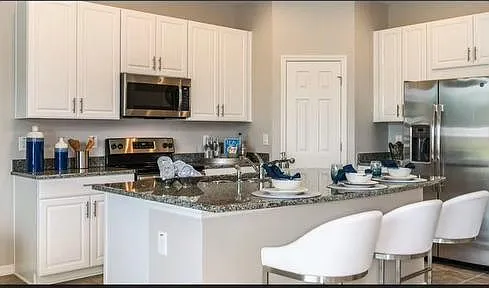 Large Island with large pantry