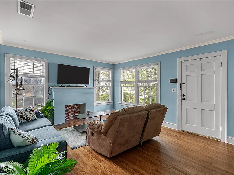 3936 Baltimore Ave — Photo 9