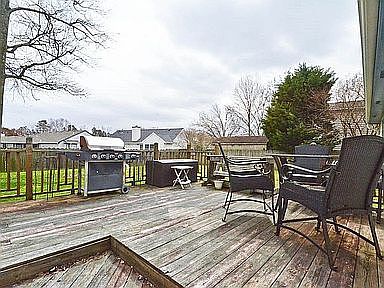 2nd image of 2657 Bernadotte St