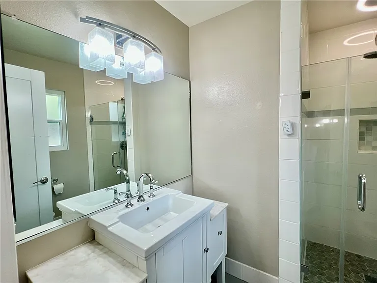 724 N Morgan St #A — Photo 16