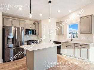 3805 Highbury Dr, Grandville, MI 49418