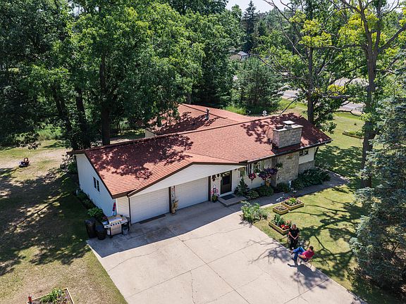 2nd image of 3749 Sheridan Rd