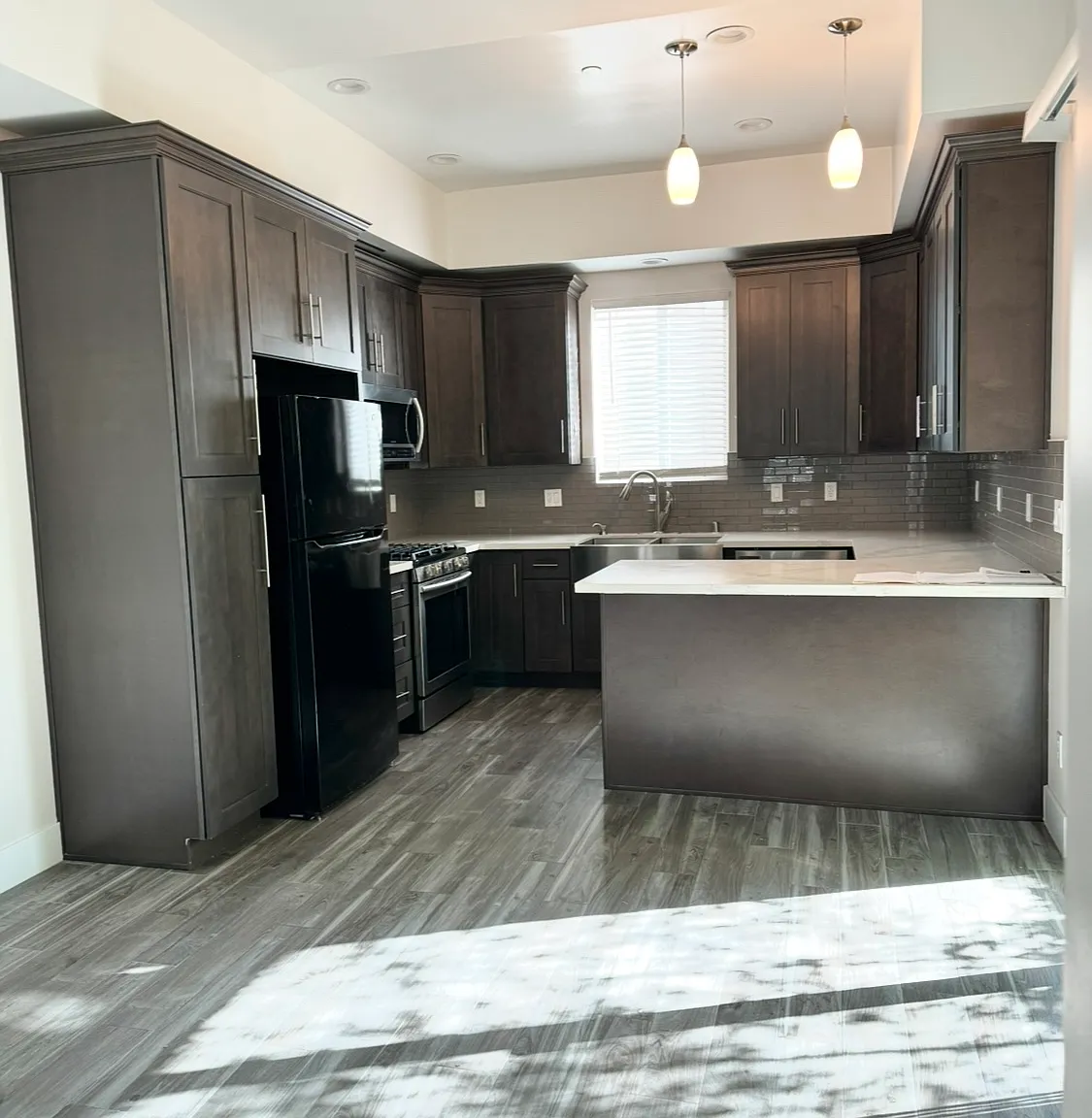 4 bed, 2.5 bath, 1670 sqft, $4,395 — Photo 2
