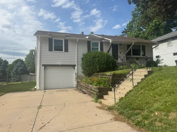 8221 Arbor St, Omaha, NE 68124