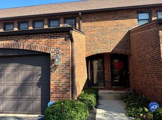 4524 Carriage Hill Ln, Columbus, OH 43220