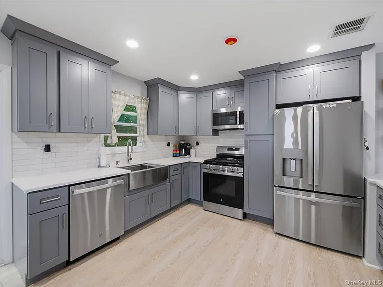 784 Brookridge Dr — Photo 8