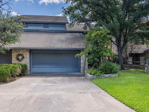 2nd image of 313 Lucy Ln