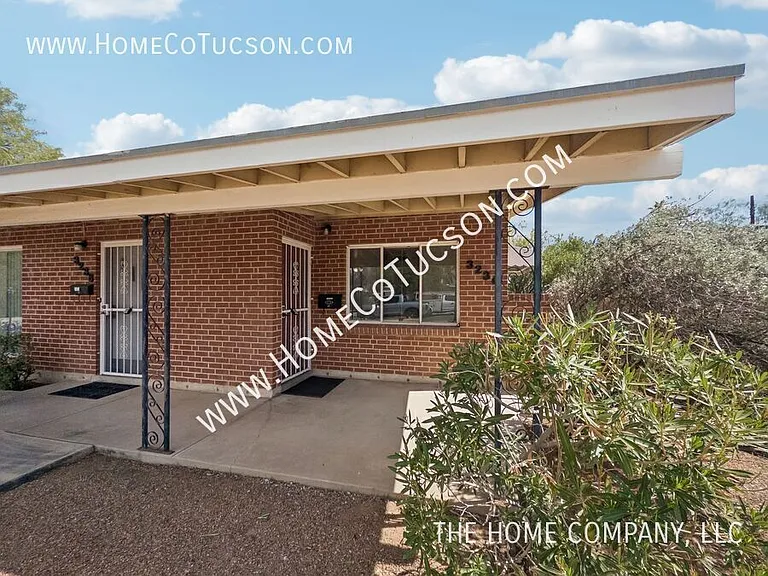 3236 E Hawthorne St — Photo 2