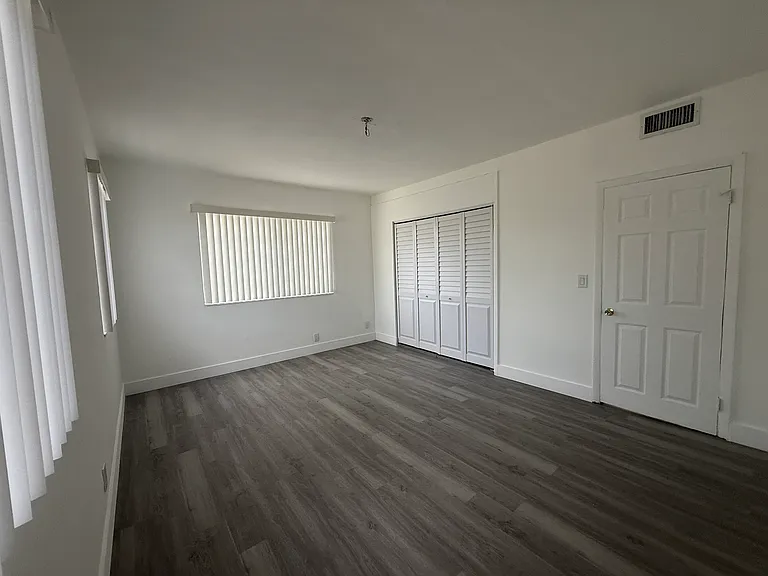 615 82nd St #3 — Photo 35
