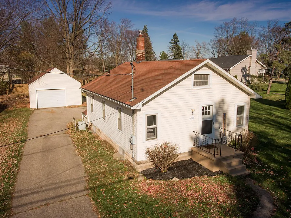 1559 Mount Vernon Ave