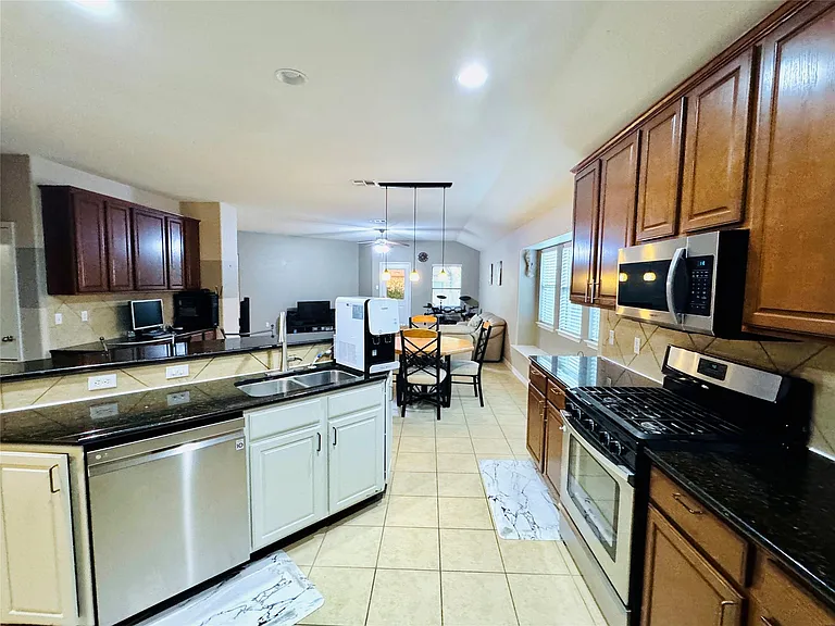 2512 Ericanna Ln — Photo 7