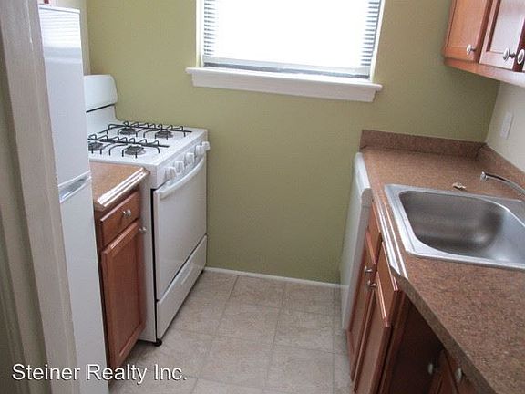 3rd image of 125 Baywood Ave APT B3