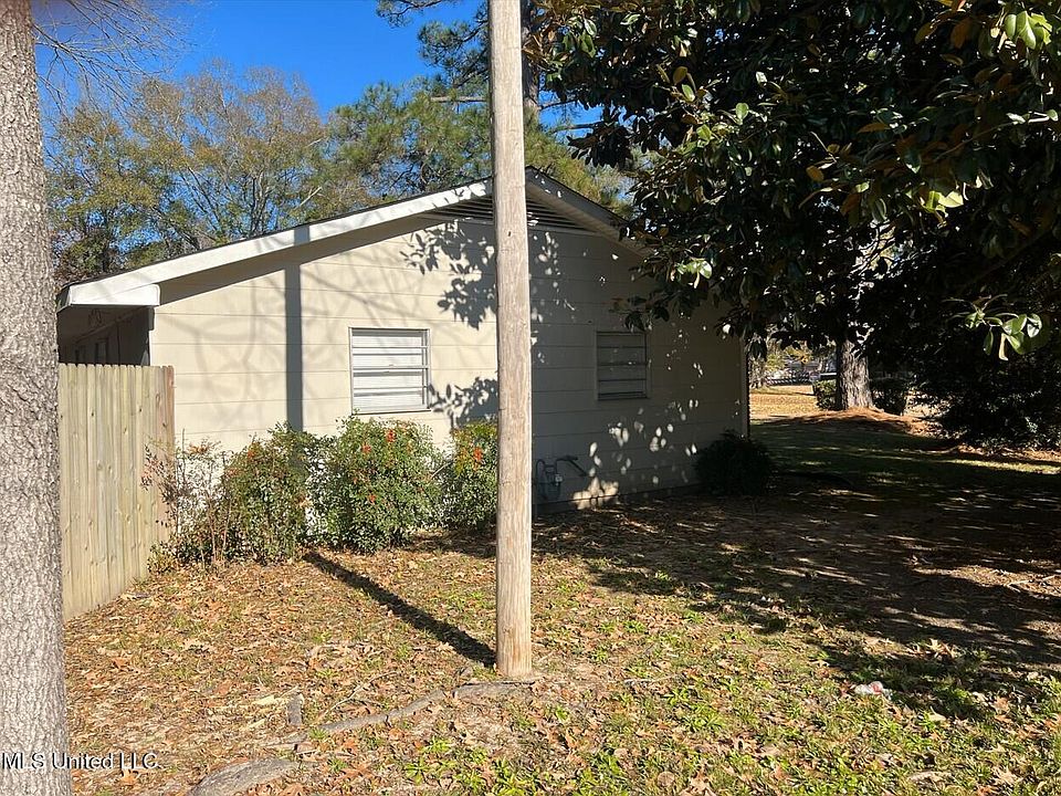 2nd image of 1740 Smallwood St