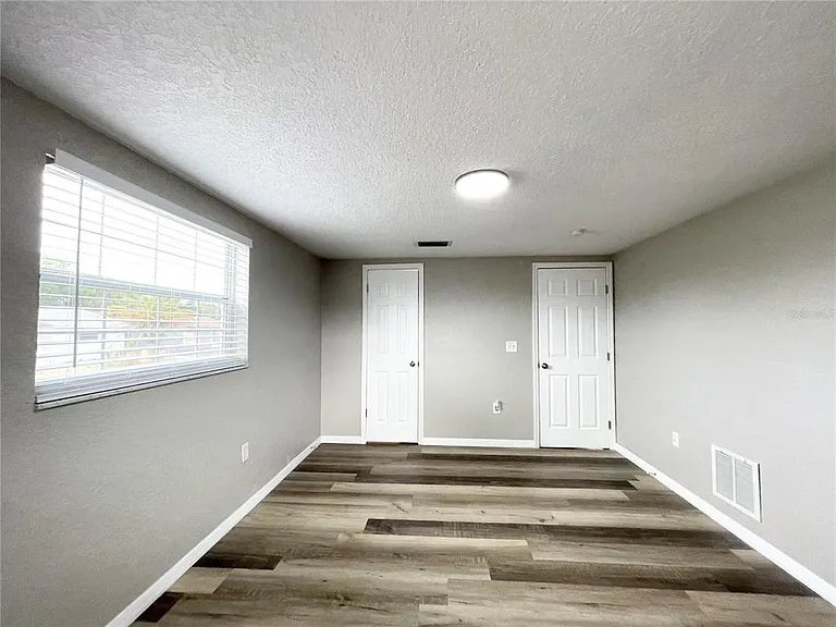 11241 Yewtree Ave — Photo 20