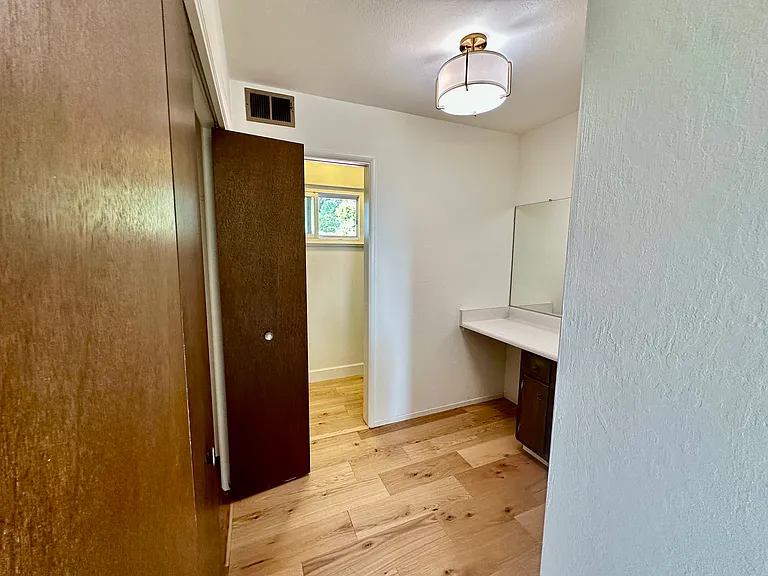 1132 Lawrence Ct — Photo 18