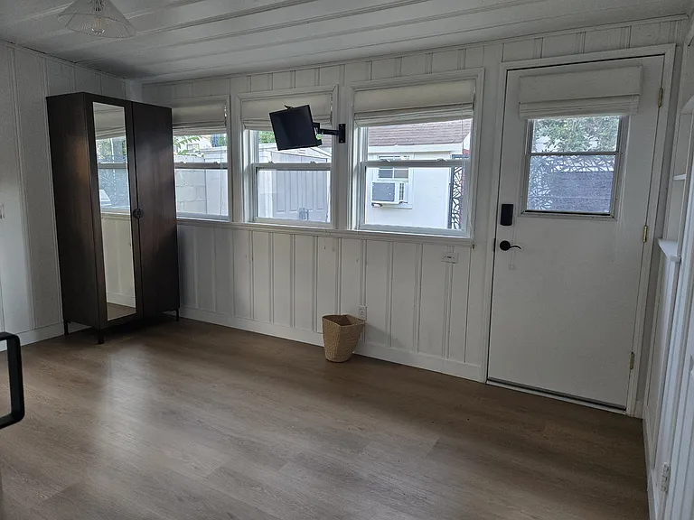 141 N Lincoln St #B — Photo 7