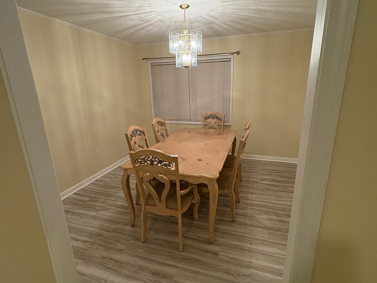 720 Carmen Ct — Photo 4