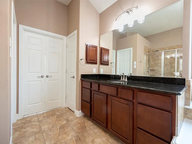 6743 Honeycrest Ln — Photo 11