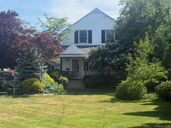 496 Windsor Place, Oceanside, NY 11572