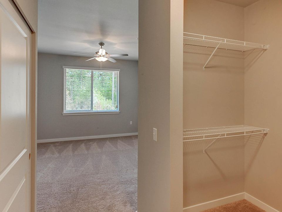 Master has 2 closets!