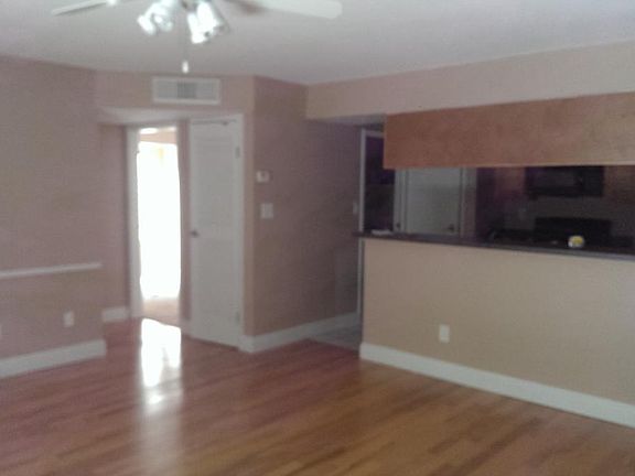 Family Room - Kitchen