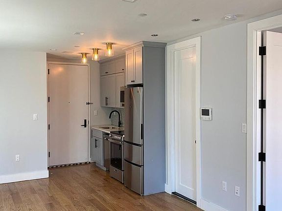 3rd image of 1160 Rogers Ave APT 1