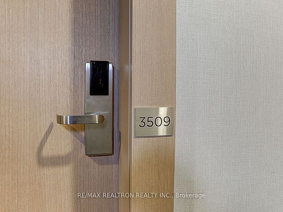 2nd image of 7 Grenville St #3509