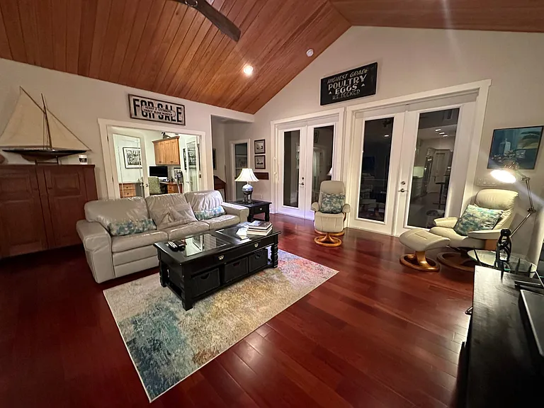 380 N Shore Dr — Photo 31