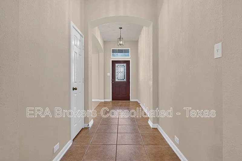 3 bed, 2.0 bath, 1881 sqft, $1,900 — Photo 2